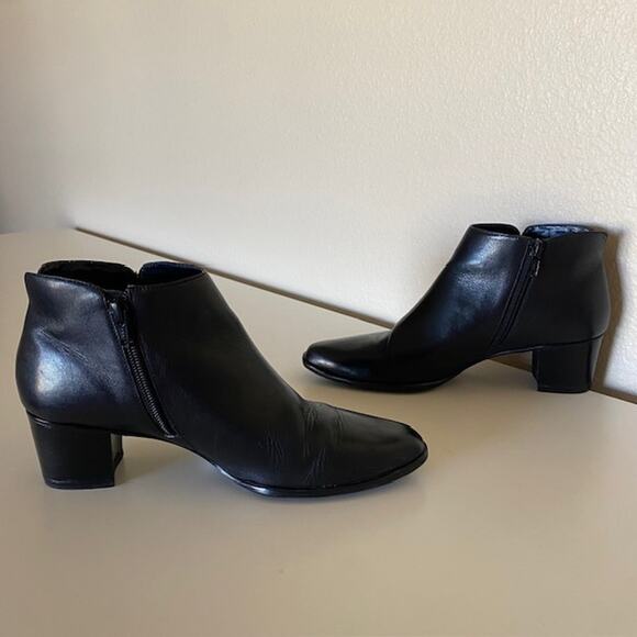 Capezio Jodi Too Black Boots 2" Block Heel Zippered Ankle Booties Women's 9M - Picture 3 of 12